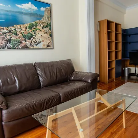 Central University flat - Πανεπιστήμιο - Έκθεση