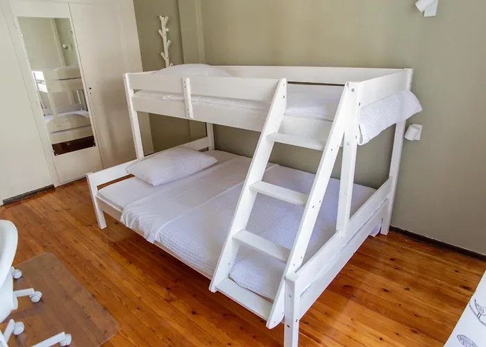 Flat - πανεπιστήμιο - έκθεση